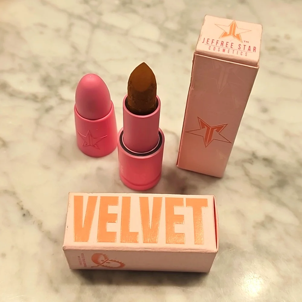 NiB Jeffrey Star set of 3. Lip Gloss, Lipstick, and Luminous Setting Powder - Picture 9 of 12